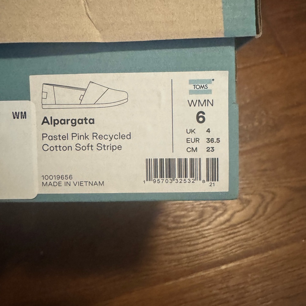 Tom’s shoes women’s size 6